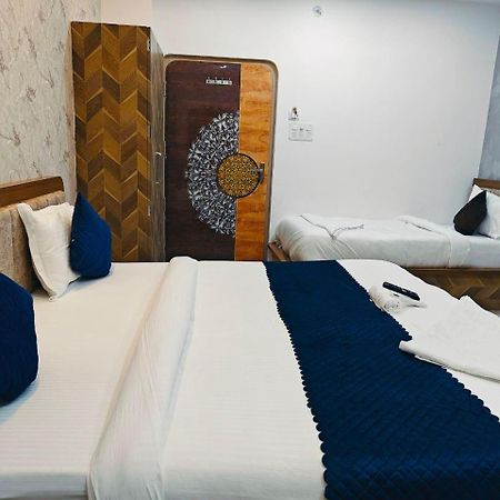 Hotel The Pushpraj Варанаси Екстериор снимка