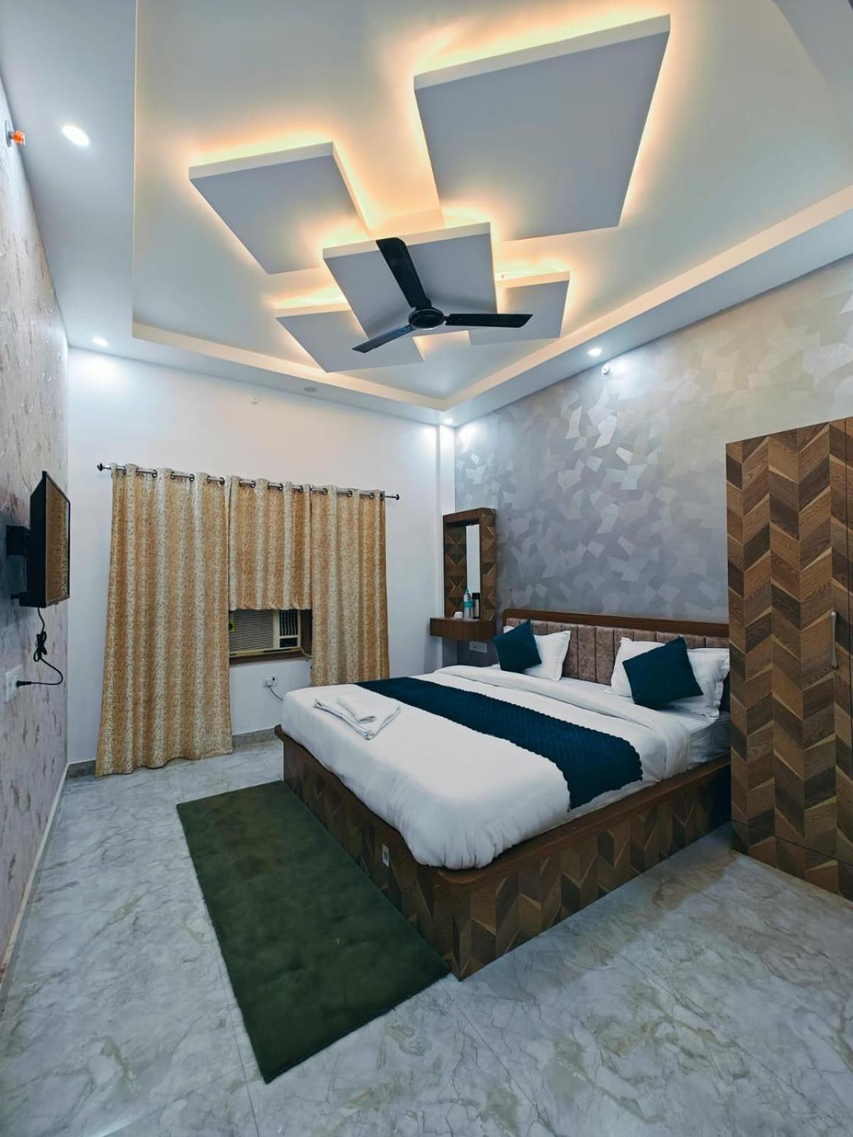 Hotel The Pushpraj Варанаси Екстериор снимка