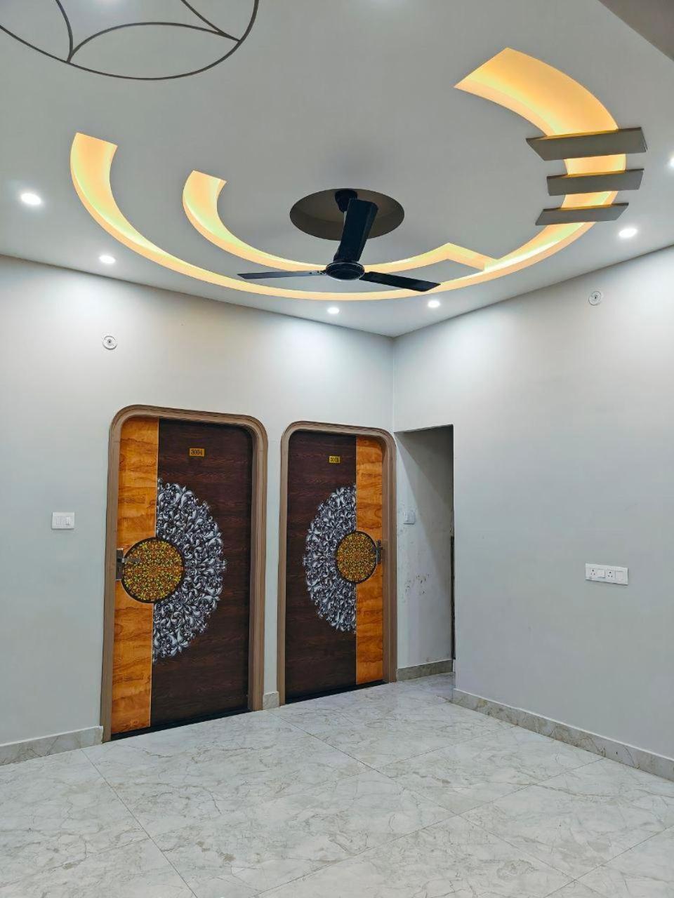 Hotel The Pushpraj Варанаси Екстериор снимка