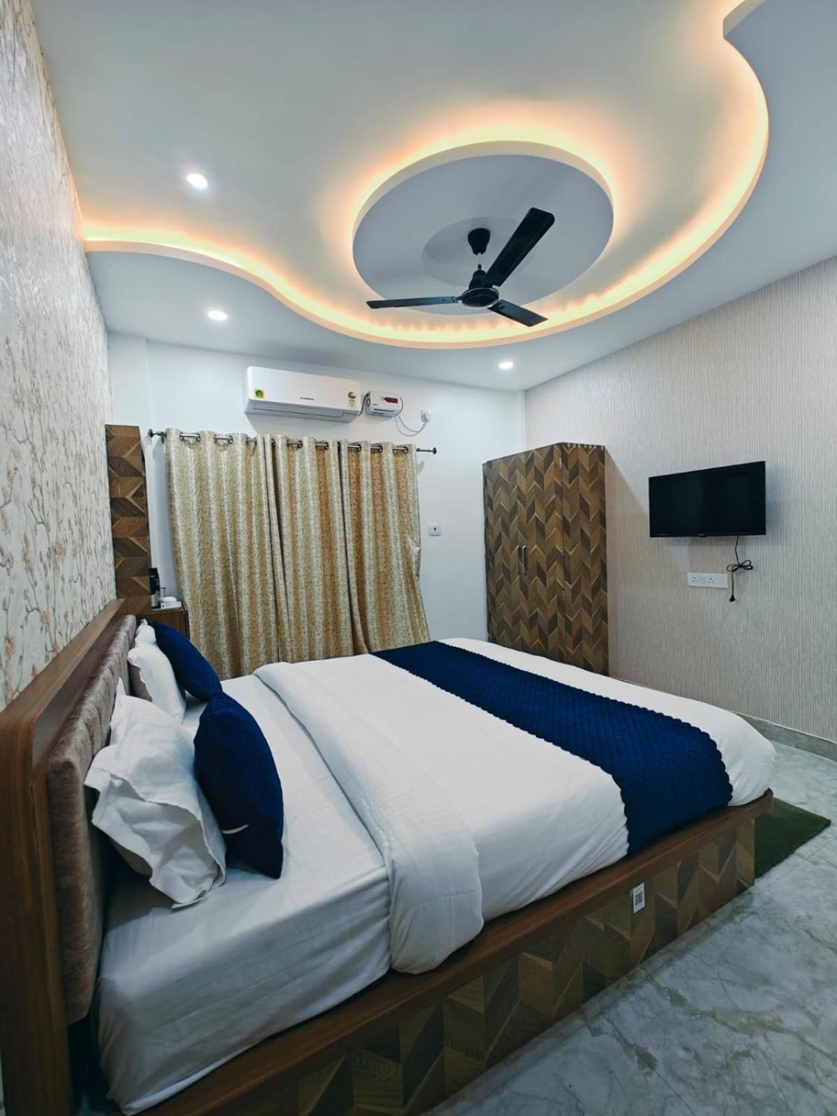 Hotel The Pushpraj Варанаси Екстериор снимка