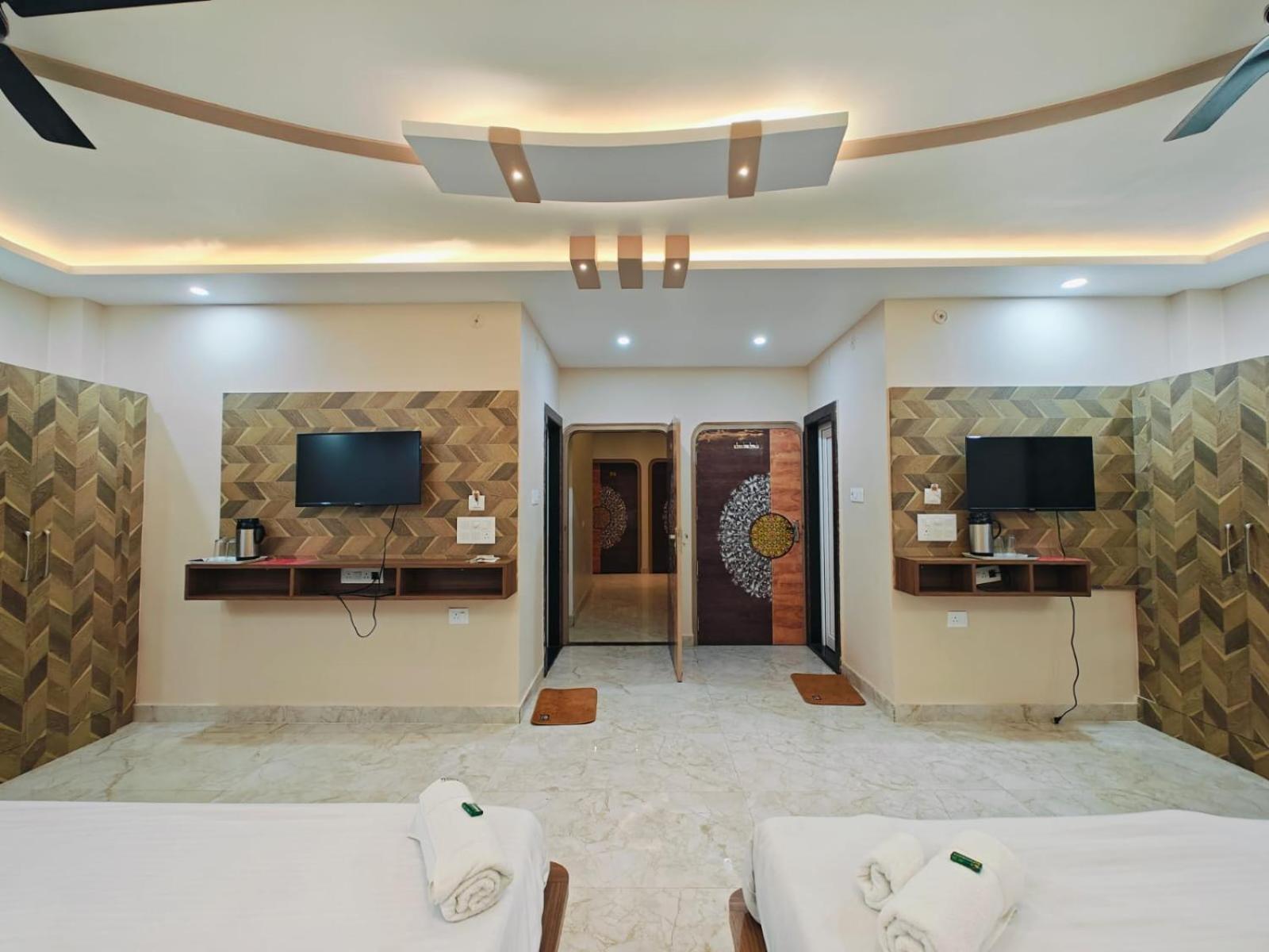 Hotel The Pushpraj Варанаси Екстериор снимка